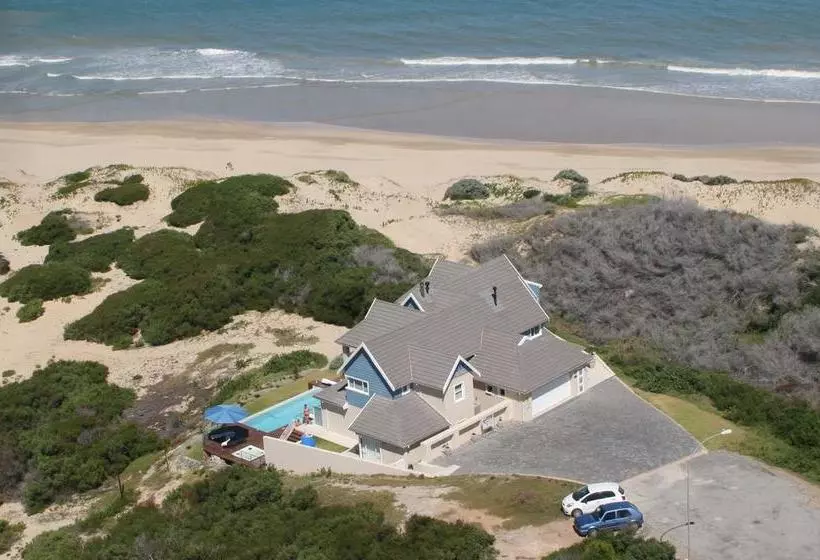 Aamiaismajoitus (B&B) Moya Manzi Beach House