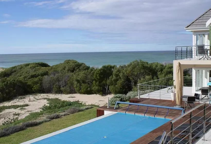 Aamiaismajoitus (B&B) Moya Manzi Beach House