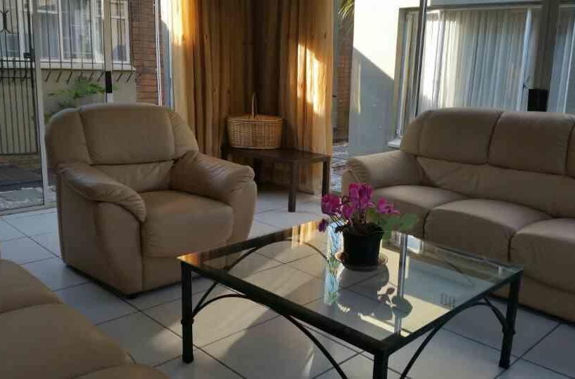 مبيت وإفطار Rolls Royce Guest House