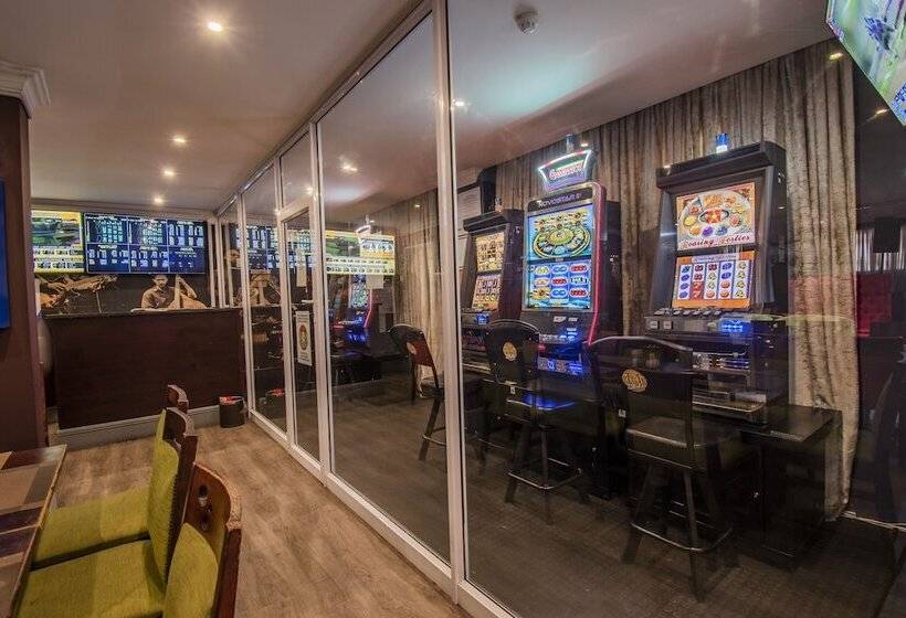 Emakhosini Hotel On East