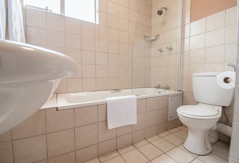 Emakhosini Hotel On East