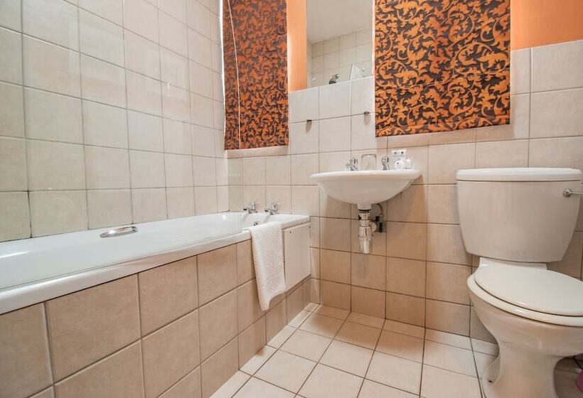 Emakhosini Hotel On East