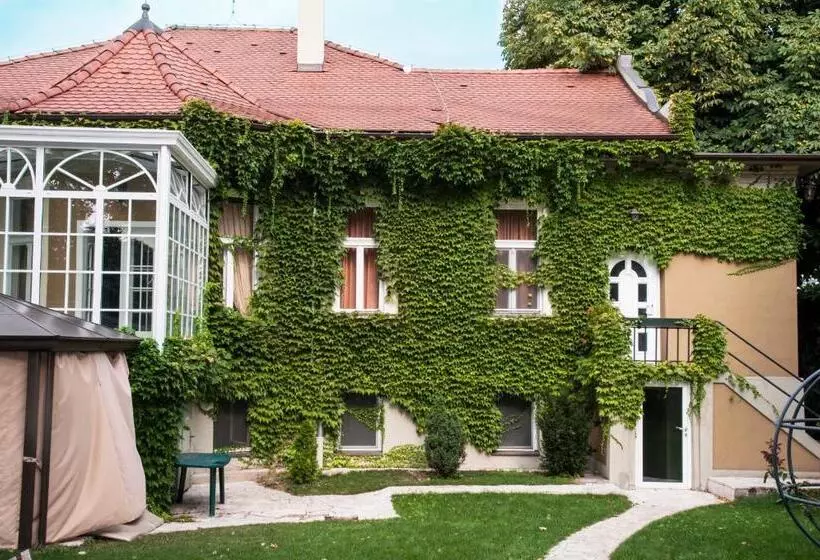 هتل Bow Garden