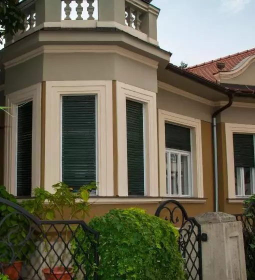 هتل Bow Garden