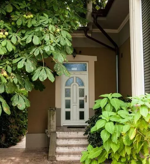 هتل Bow Garden
