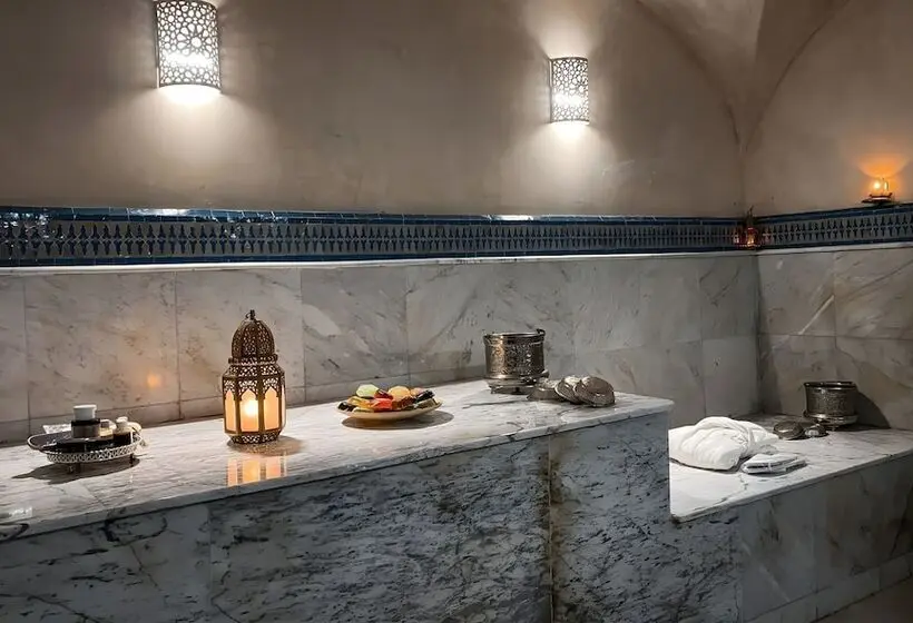 Hotelli DWO Mira Palace