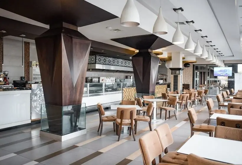 Hotelli DWO Mira Palace