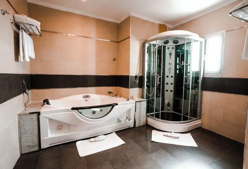 Hotelli DWO Mira Palace