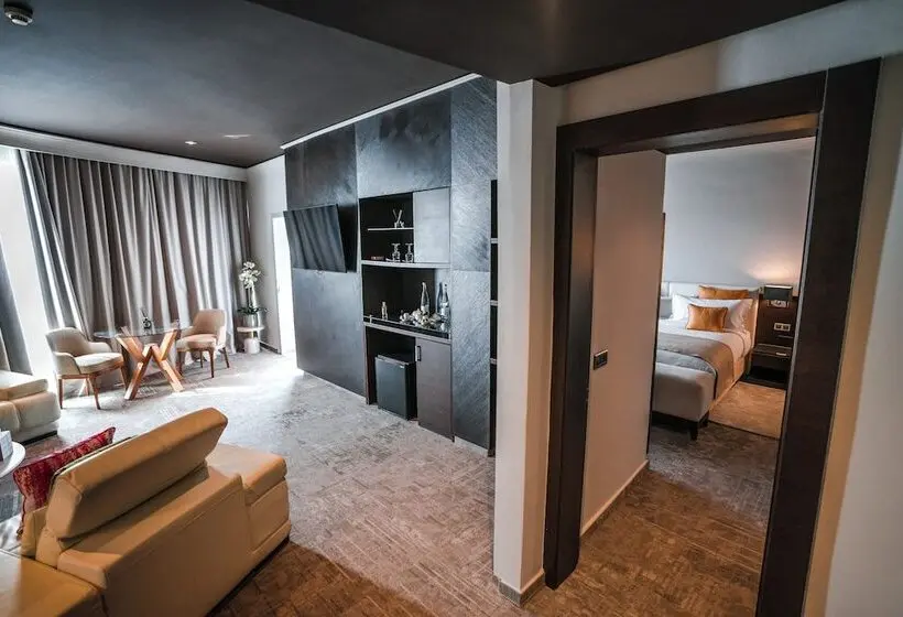 Hotelli DWO Mira Palace