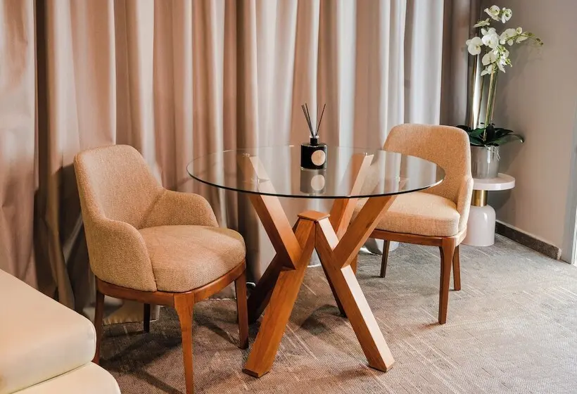 Hotelli DWO Mira Palace
