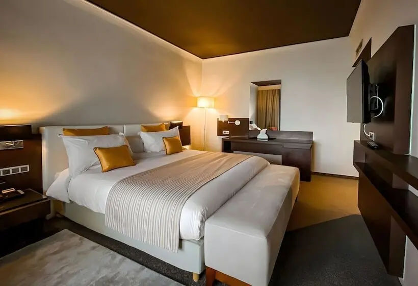 Hotelli DWO Mira Palace