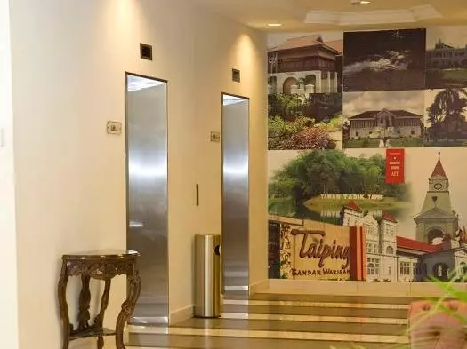 ホテル The Regency  Seri Warisan