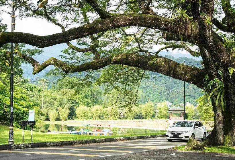 ホテル The Regency  Seri Warisan