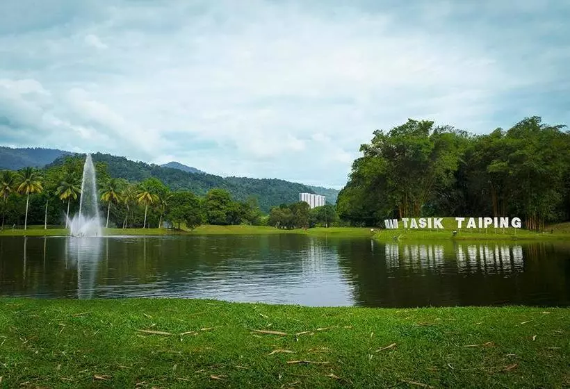 ホテル The Regency  Seri Warisan