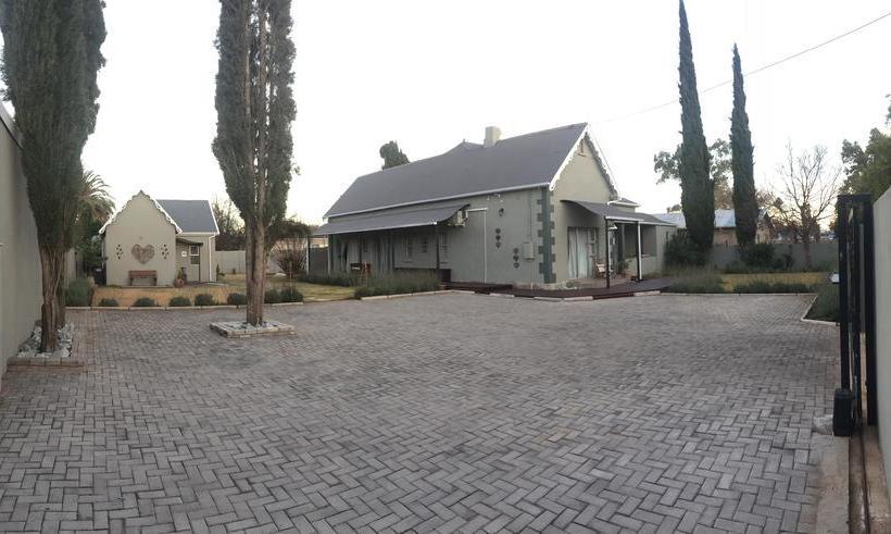 Tranquil House B&b @ 1 College Ave