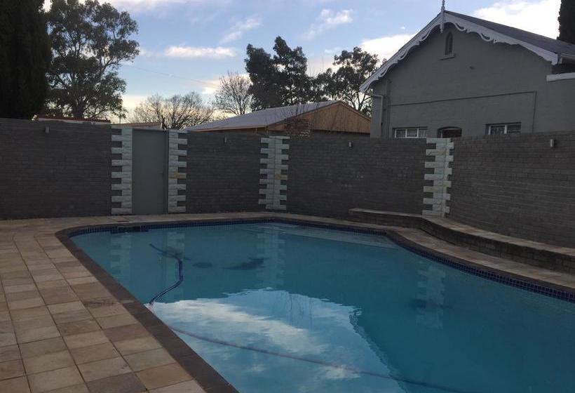 Tranquil House B&b @ 1 College Ave