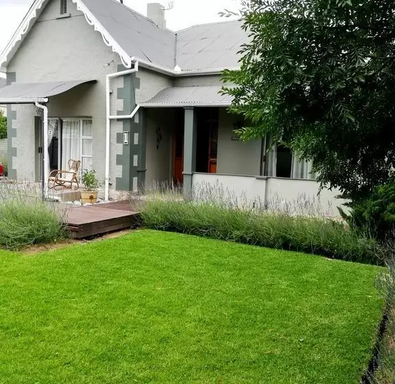 Tranquil House B&b @ 1 College Ave