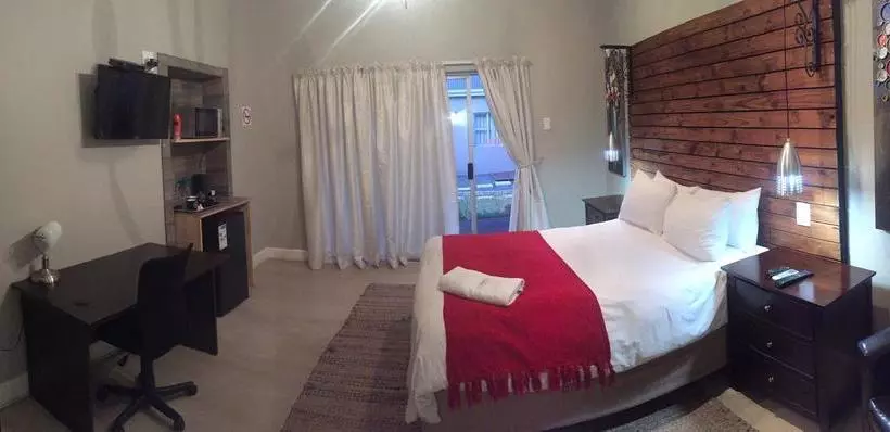 Tranquil House B&b @ 1 College Ave