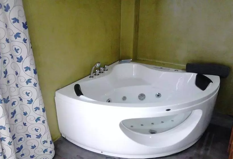 هاستل Boi Romanic Suites