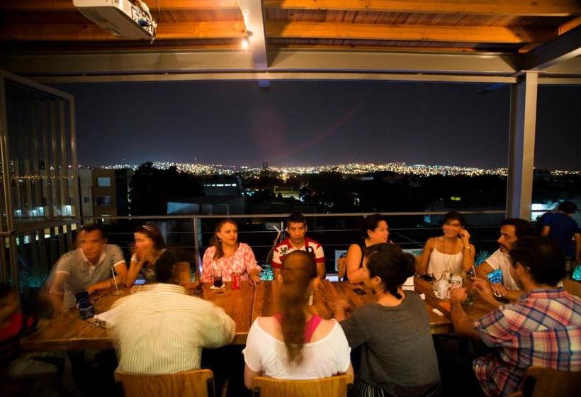 فندق صغير Hostal Tres Central