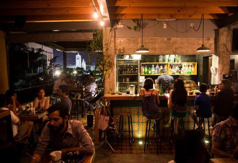 فندق صغير Hostal Tres Central