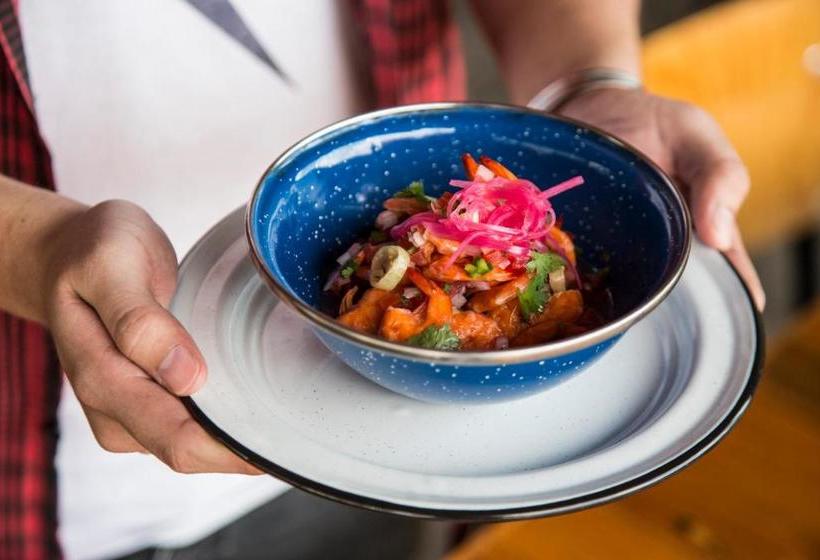 فندق صغير Hostal Tres Central