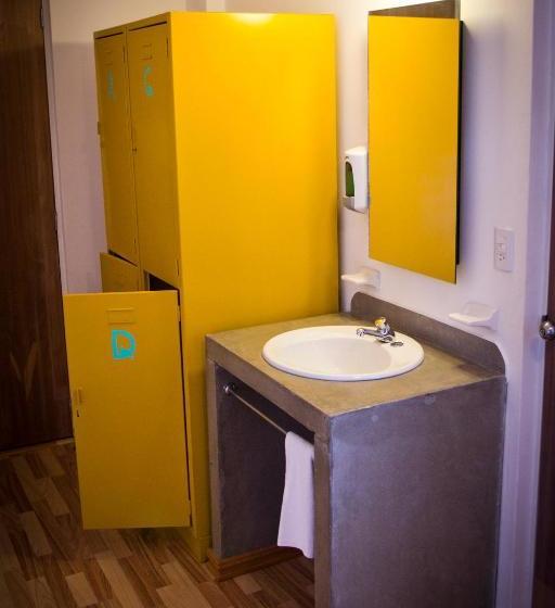 فندق صغير Hostal Tres Central