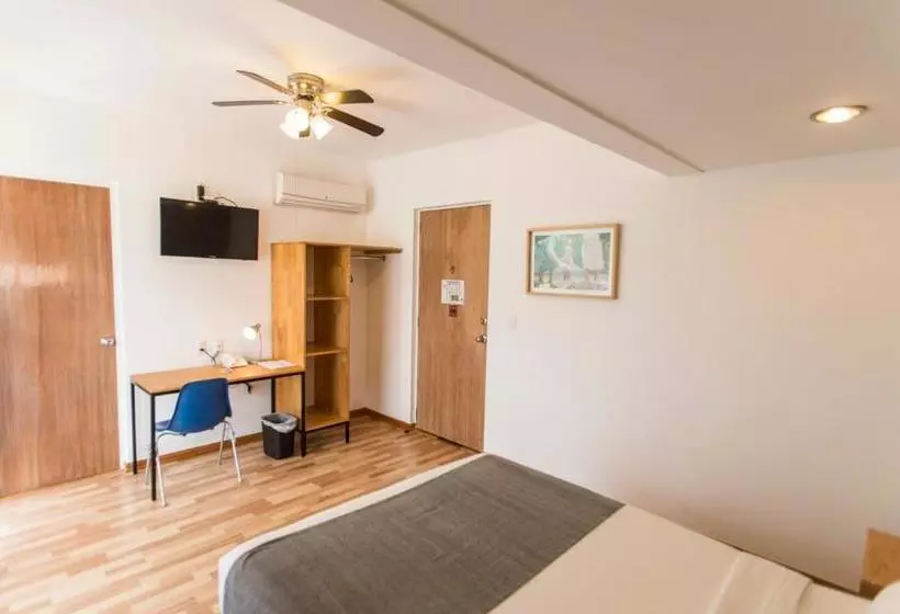 ユースホステル Hostal Tres Central