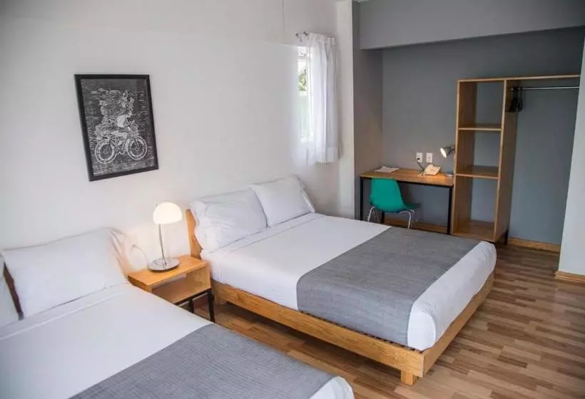 ユースホステル Hostal Tres Central