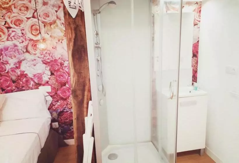 مسافرخانه Rin Rooms