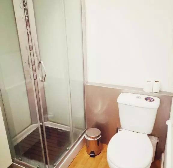 مسافرخانه Rin Rooms