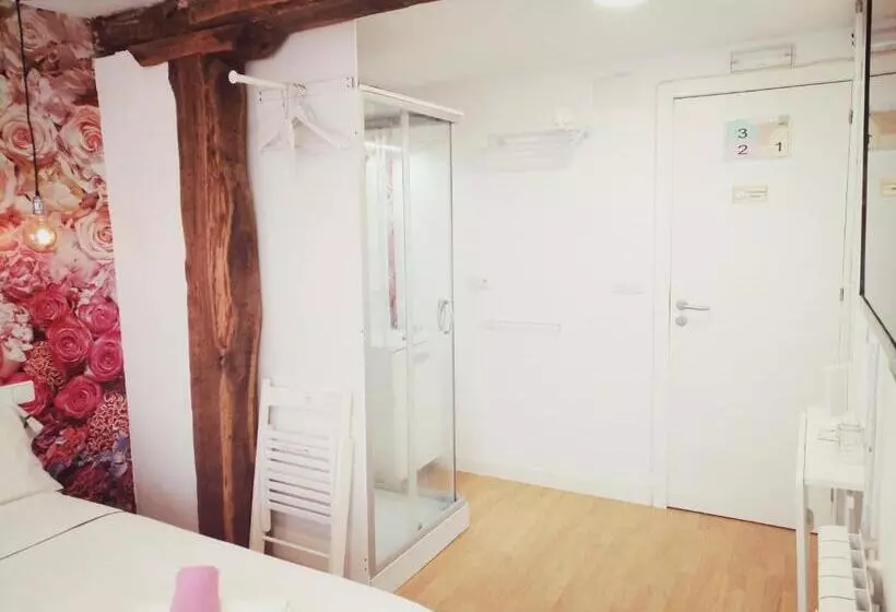 مسافرخانه Rin Rooms