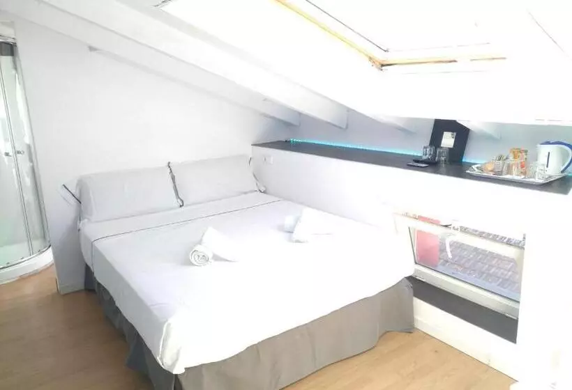 مسافرخانه Rin Rooms