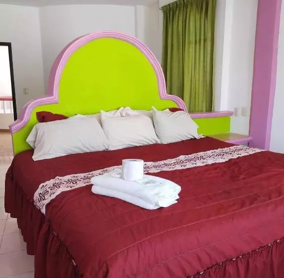 ホテル Real Del Quijote A Sólo 50 Metros De La Playa