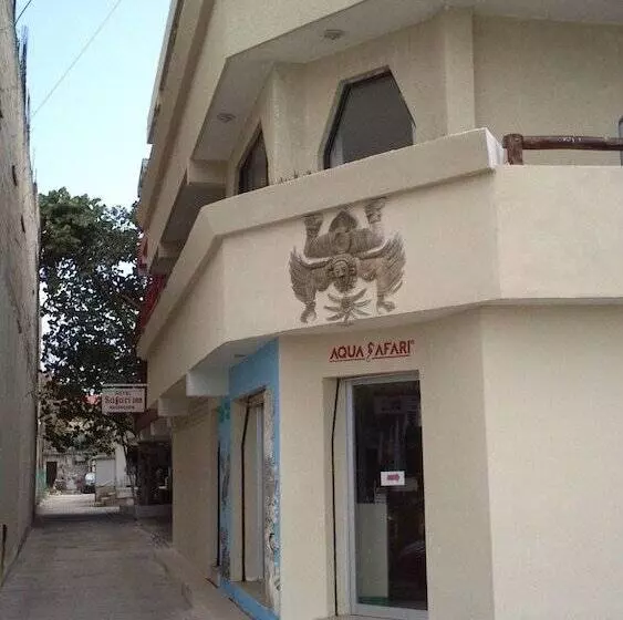 هتل Safari Inn