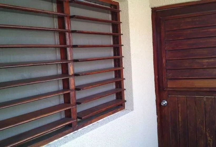 هتل Safari Inn