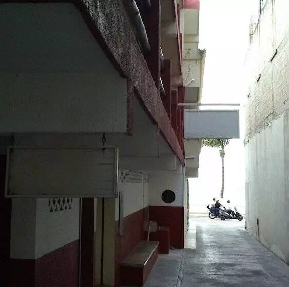 هتل Safari Inn