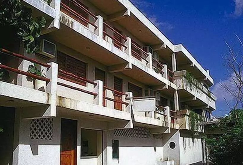 هتل Safari Inn
