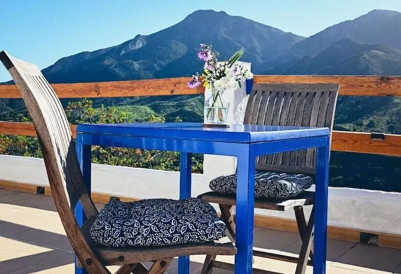 Aamiaismajoitus (B&B) Sweet Water Caminito Del Rey