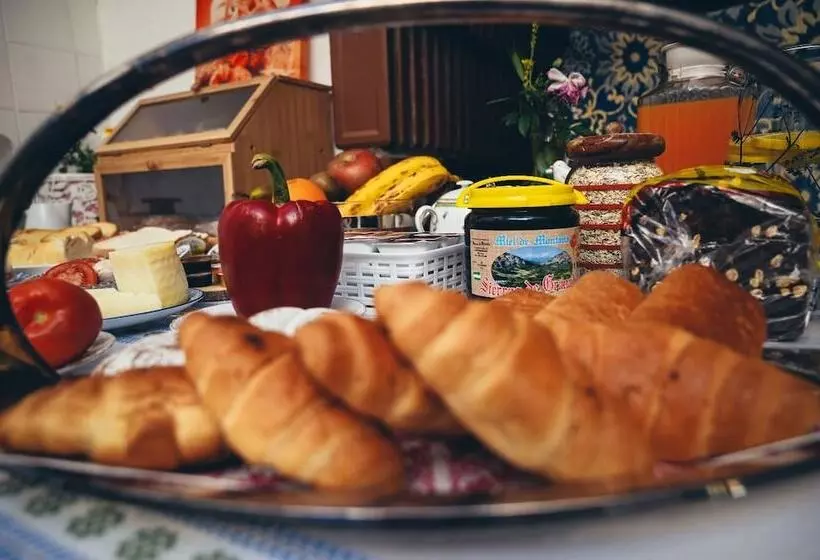 Aamiaismajoitus (B&B) Sweet Water Caminito Del Rey