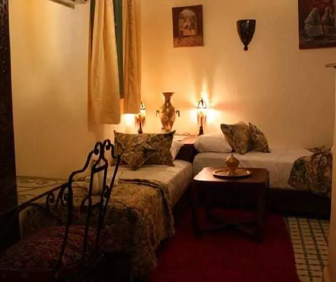 Majatalo Ryad Dar Al Maknassia