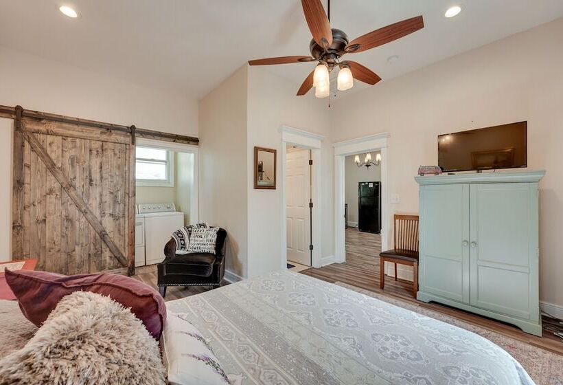 Springfield Home < 1/2 Mi To Commercial Street!