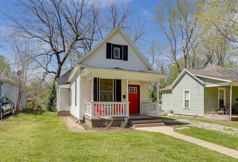 Springfield Home < 1/2 Mi To Commercial Street!