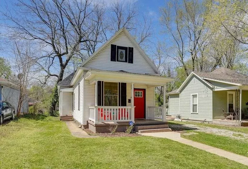 Springfield Home < 1/2 Mi To Commercial Street!