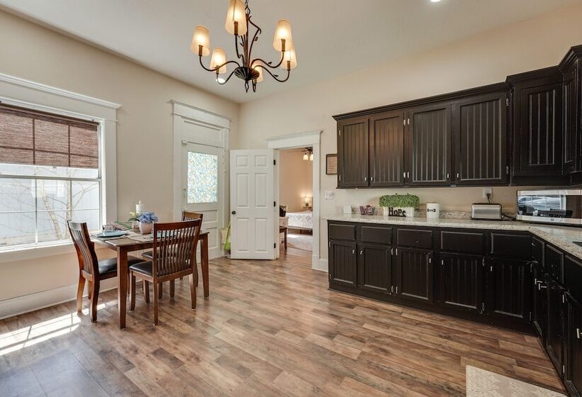 Springfield Home < 1/2 Mi To Commercial Street!