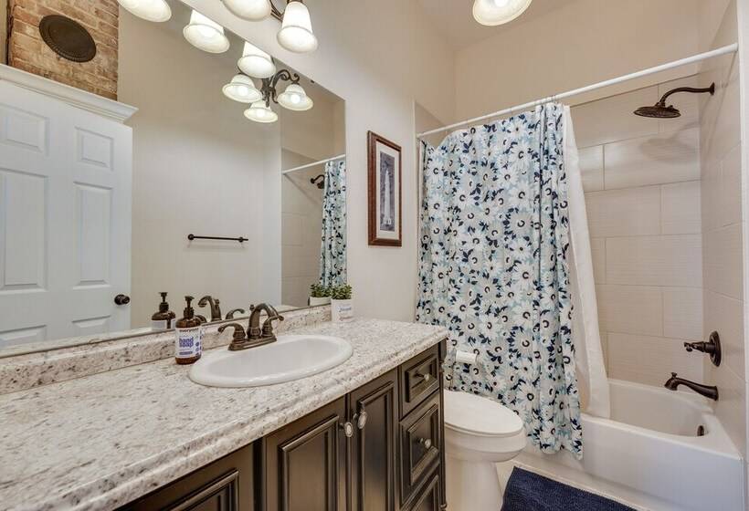 Springfield Home < 1/2 Mi To Commercial Street!