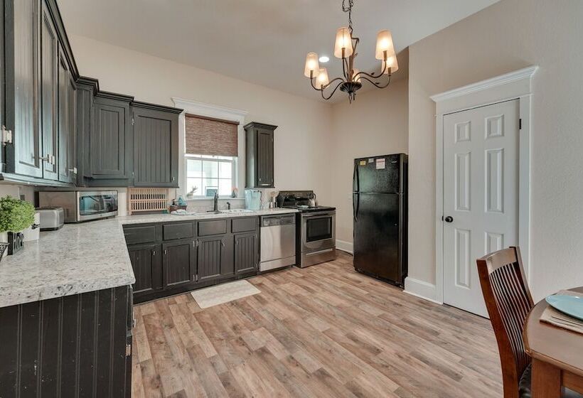 Springfield Home < 1/2 Mi To Commercial Street!