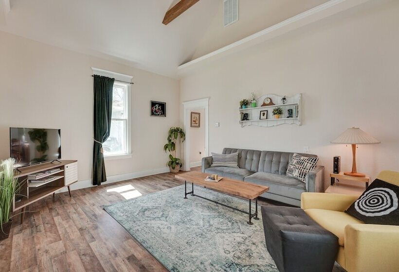 Springfield Home < 1/2 Mi To Commercial Street!