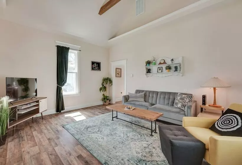 Springfield Home < 1/2 Mi To Commercial Street!