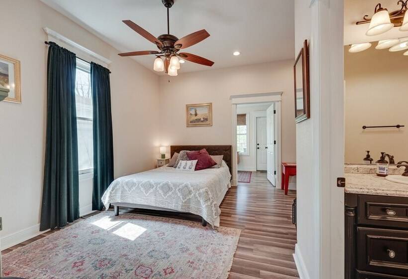 Springfield Home < 1/2 Mi To Commercial Street!